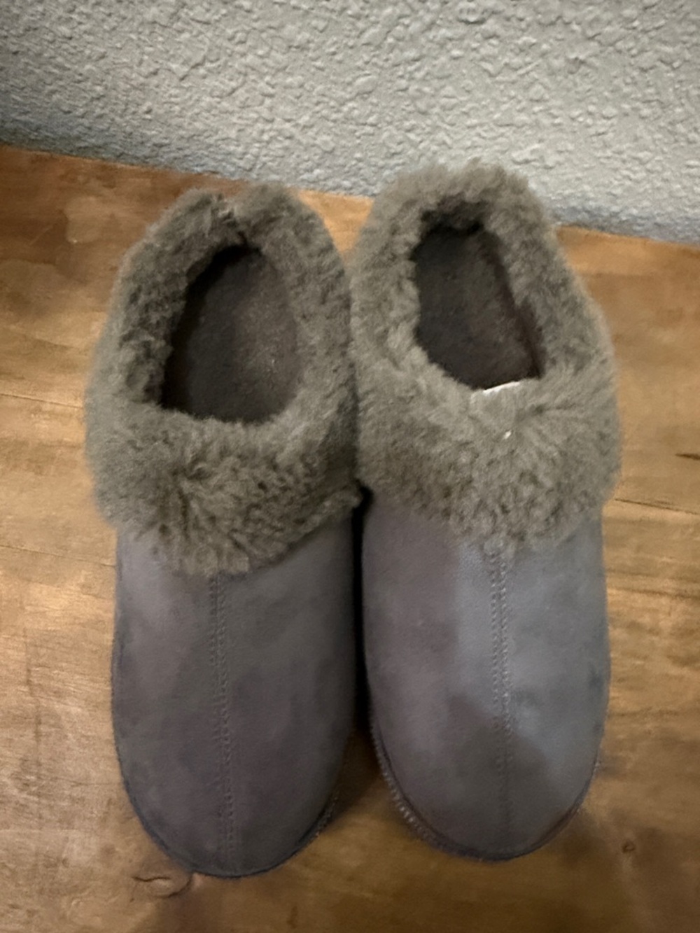JOY Gray Faux Suede Shearling Lined Clog Slippers size 5 - Picture 3 of 6